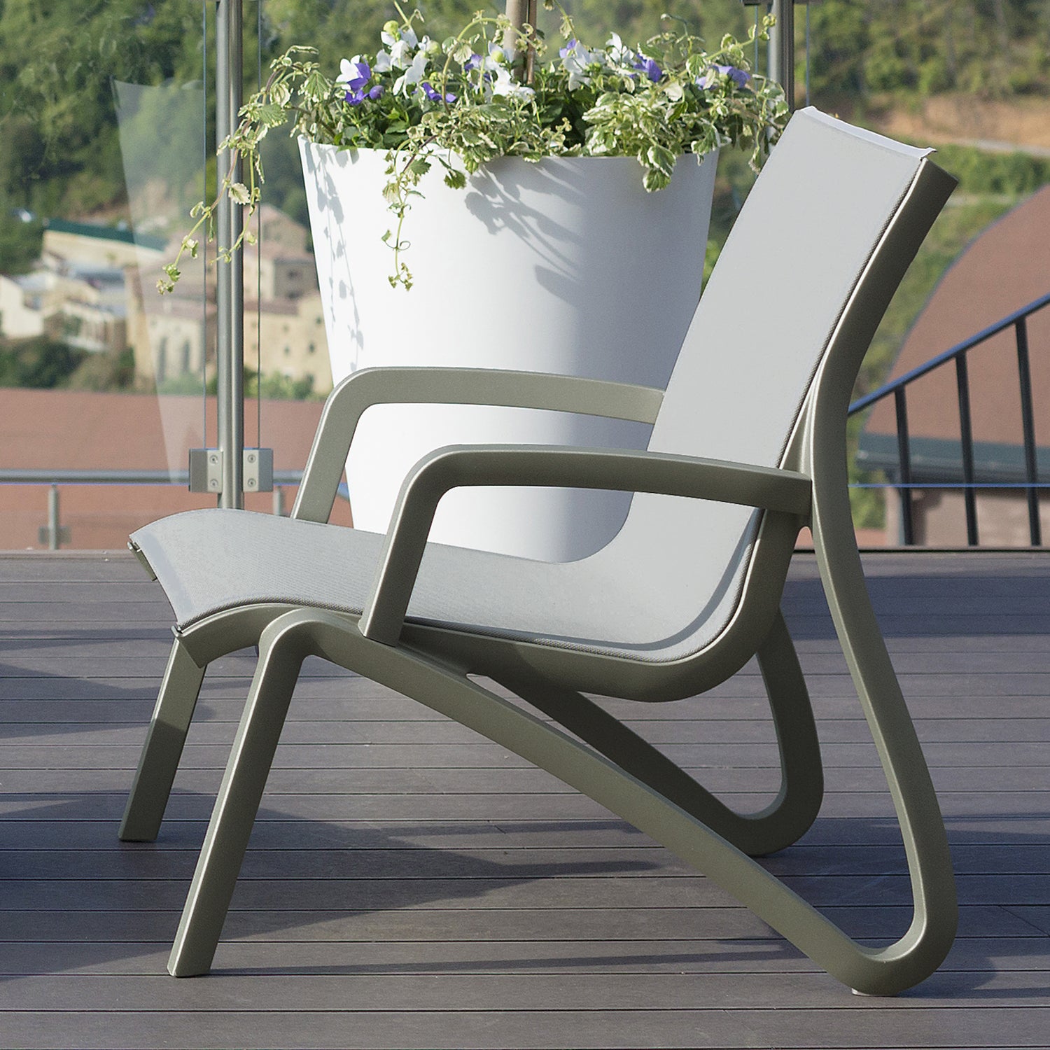 Sunset "Green Edition" conversational armchair