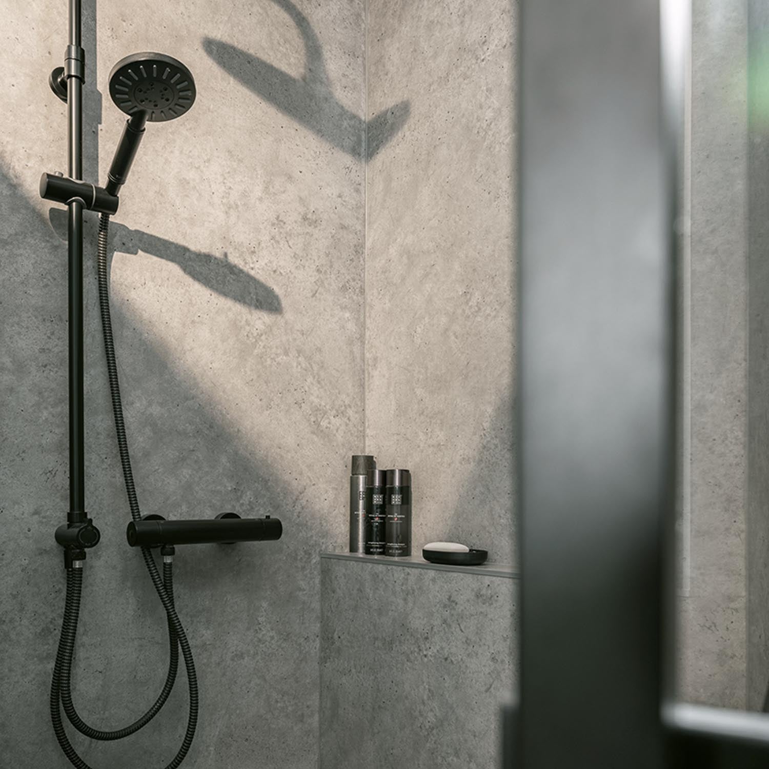 Losetas de composite para Paredes Gx Wall+ concrete gris 60 x 260 cm